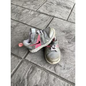 Girls Nike Velcro Sneakers Gray/Pink